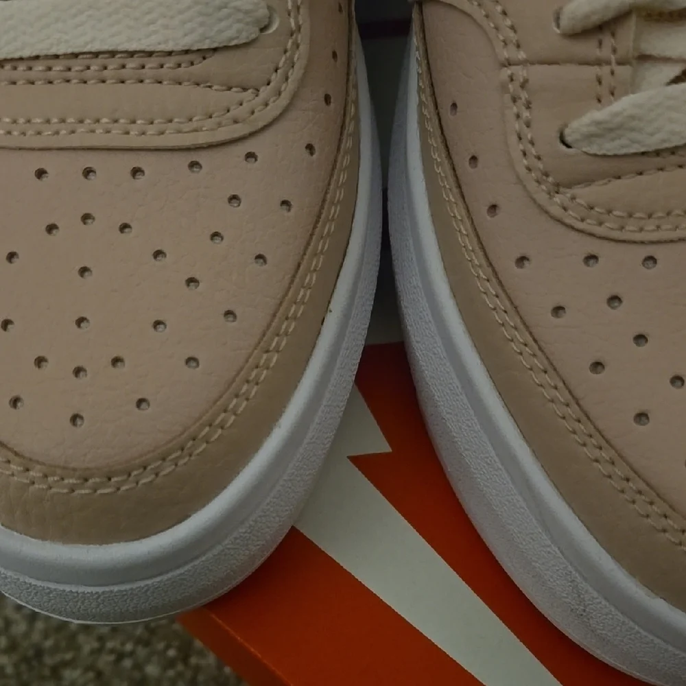 Nike Women's Cream Sneakers - Picture 6 of 10